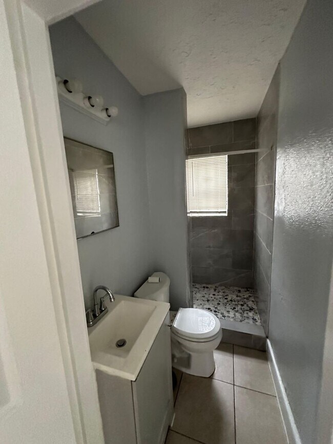 Photo - 2532/2534 Moncrief Rd Unidad 2534