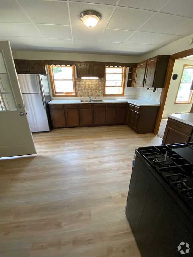Building Photo - 589 Saratoga St Unit 1st Floor Rental