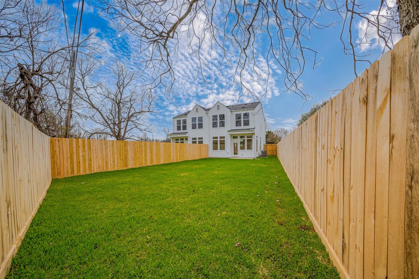Photo - 918 St Clair St