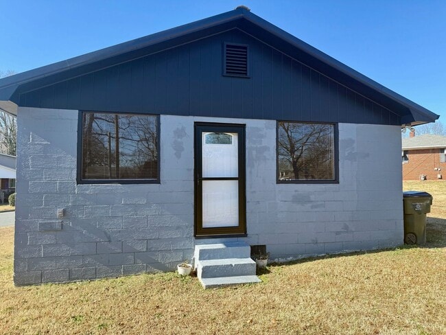 Building Photo - One bedroom, one bath house in Burlington