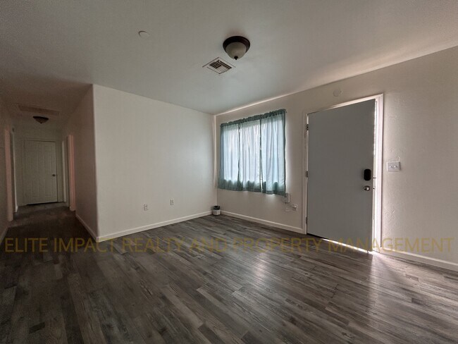 Photo - 1462 W St Marys Rd