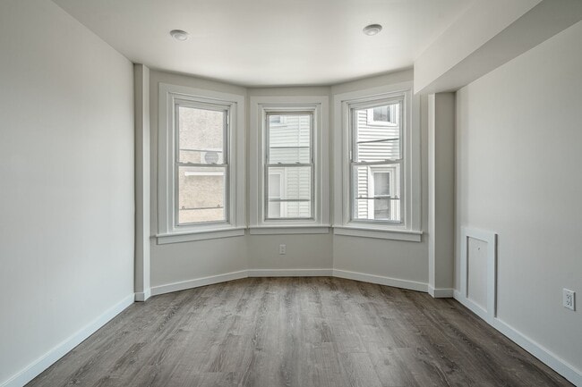 Photo - 324-326 Darby Rd-1R Unit 1R