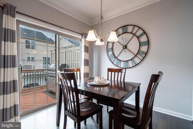 Photo - 22567 Naugatuck Square Casa Adosada