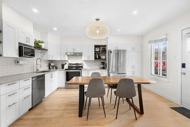 Building Photo - 2113 Rue Villeray Unit 2113