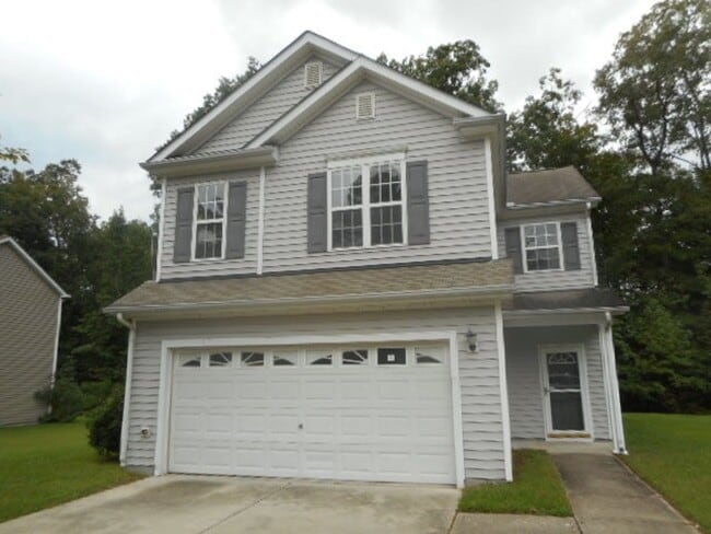 Building Photo - Charming 3-Bedroom Home,  minutes from Downtown Durham & Duke, Pet Friendly!