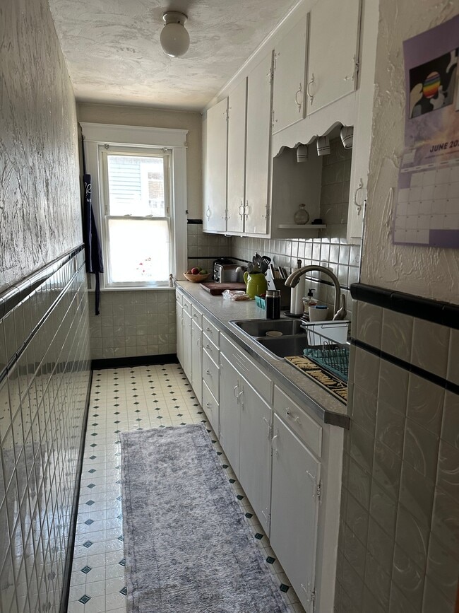 30 Strathmore Rd Unit 3