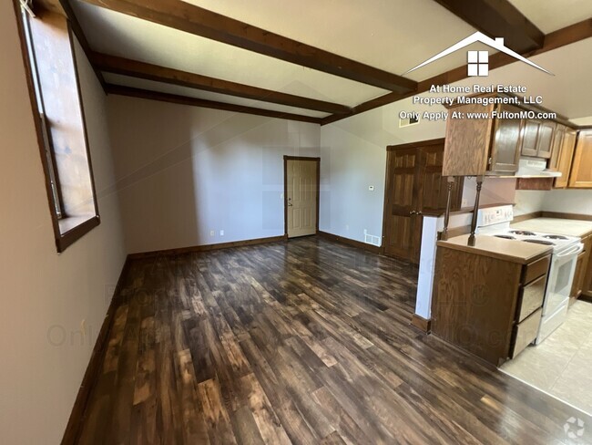 Building Photo - 103 E 10th St Unit 103 East 10th Street - Apartment 2