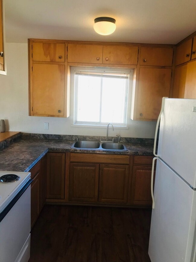 Photo - 1070 US-50 Unidad B