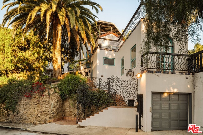 Building Photo - 2002 N Las Palmas Ave