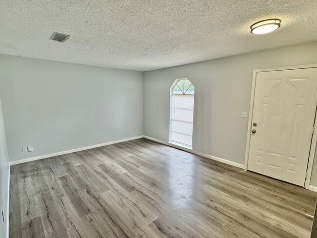 Photo - Charming 3-bedroom waiting to be yours !!