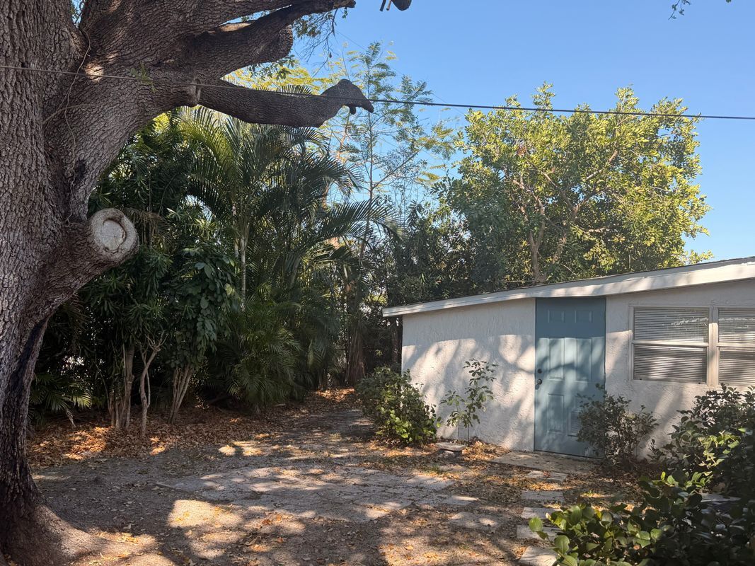 Photo - 1659 Ricardo Ave