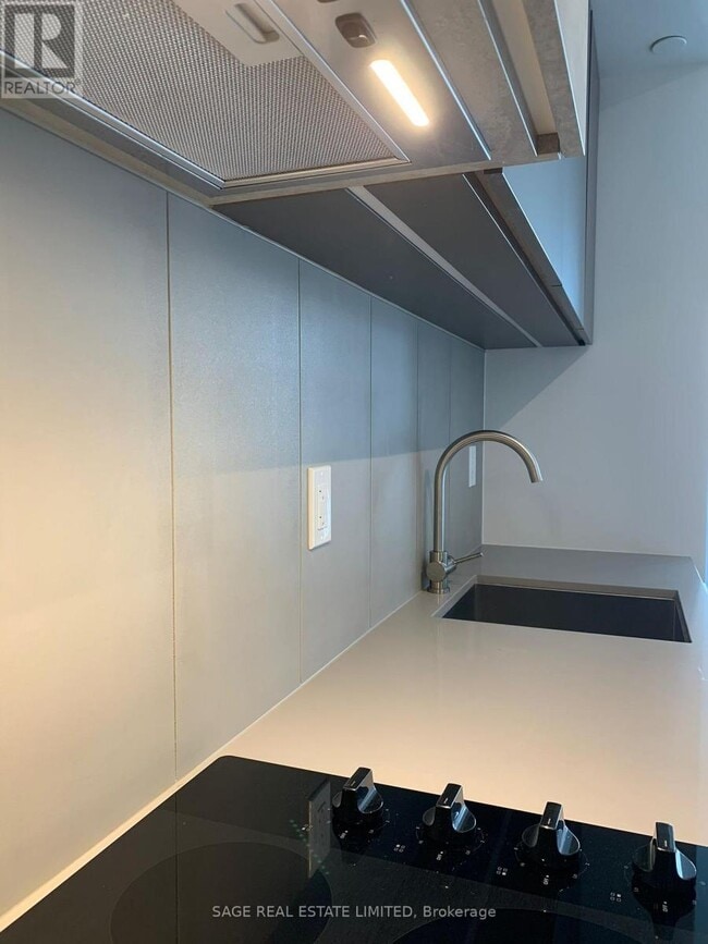 Photo - 19 Western Battery Rd Unit 3122