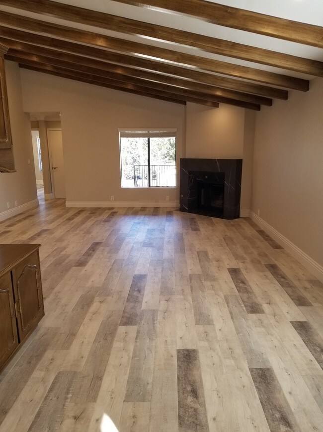 Photo - 1117 S Swall Dr Unidad Top