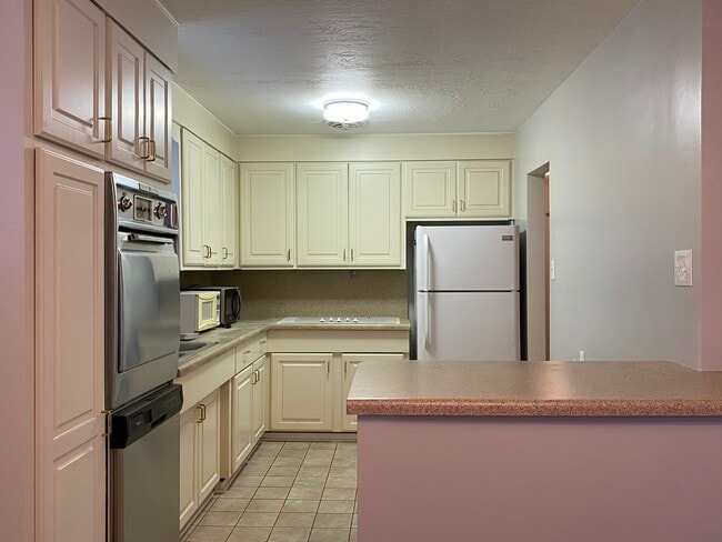 Photo - 1870 E Hillcrest Ave