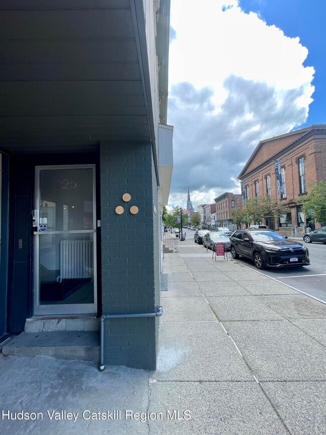 Photo - 320 Warren St