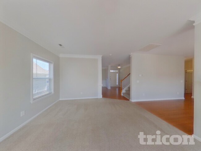 Photo - 527 W Saddletree Dr