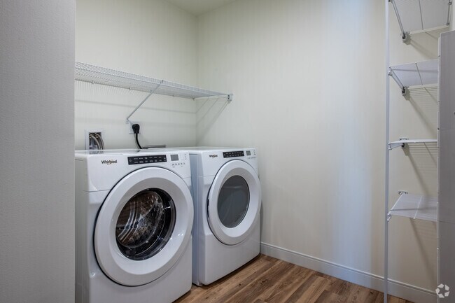 2BR, 2BA - 1008SF