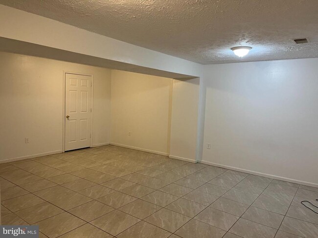 Photo - 14684 Cloverdale Rd