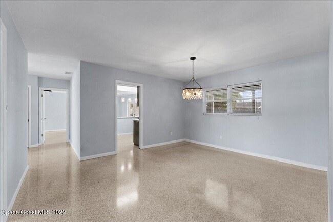 Photo - 215 Marion St