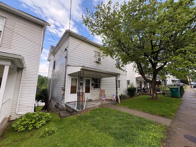 949 W Pike St