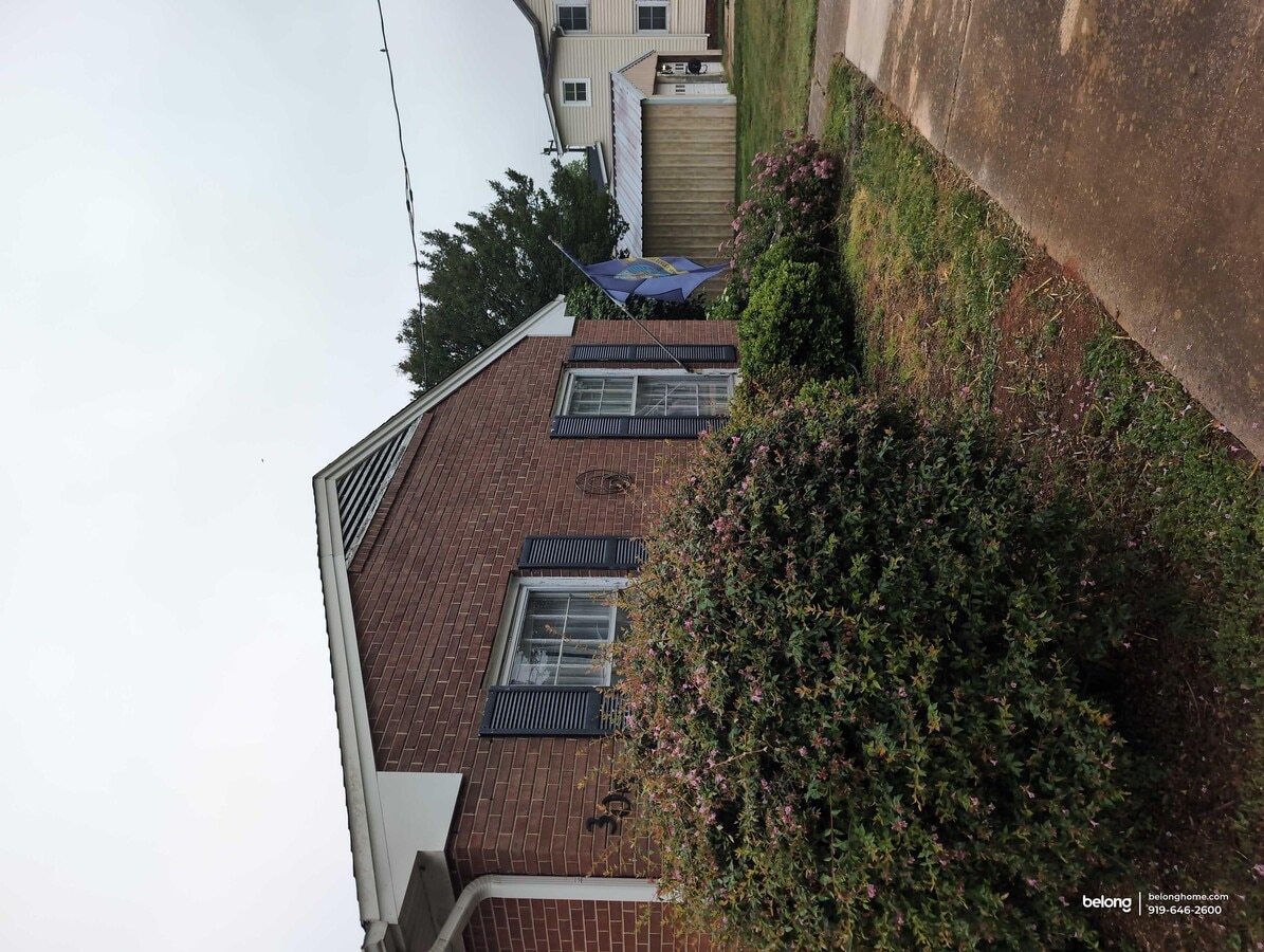 Photo - 305 E Harden St