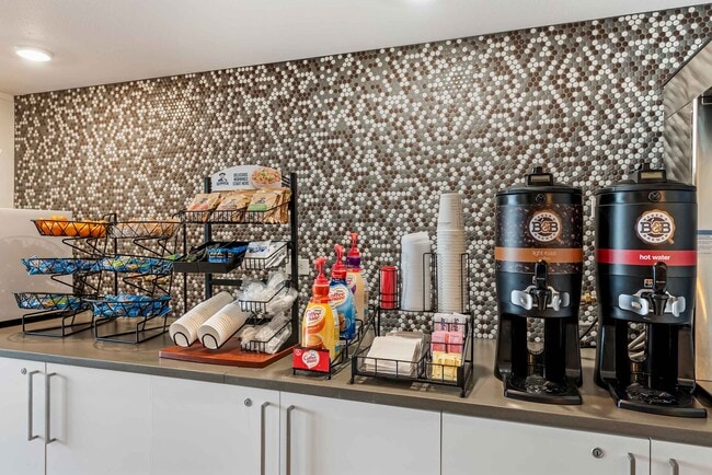 Photo - Furnished Studio-Yuma