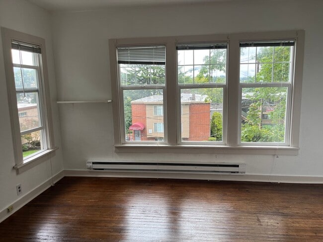 Building Photo - Vintage 2x1 Available Now | Minutes from U... Unit 4 Rental
