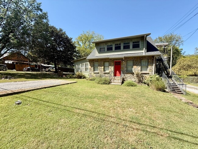 Building Photo - 3 Bedroom Duplex in Madison $1700/mo. $170... Rental