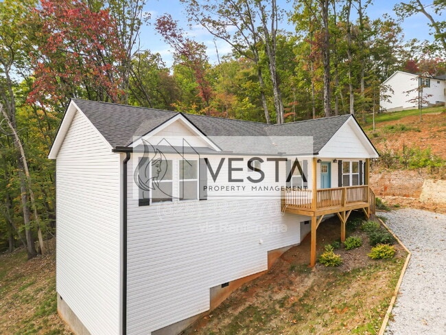 Photo - 376 Hague Dr