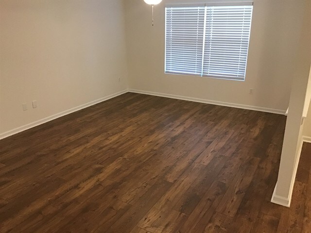 Photo - 2840 Meadow Gln