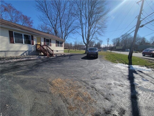 Photo - 908 NY-52