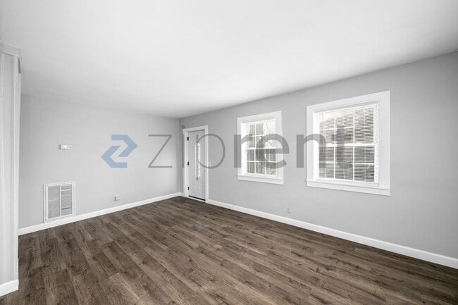 Photo - 633 Spring St