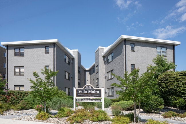 Building Photo - Villa Malta: On-Site Washer & Dryer, Water... Rental