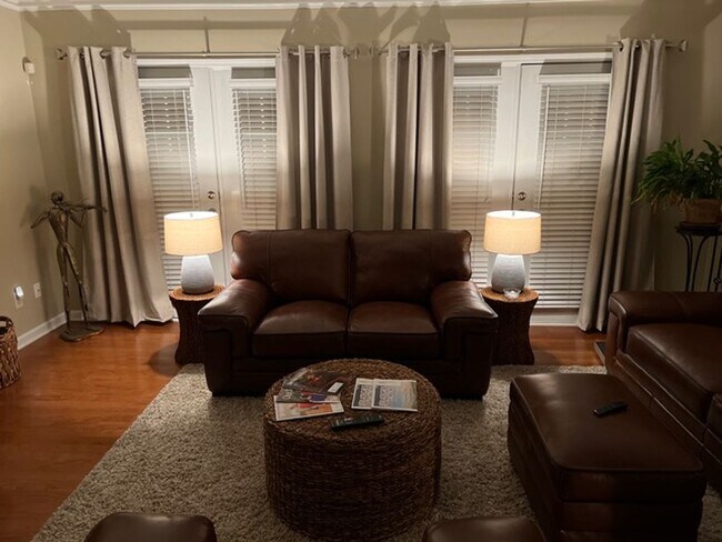 Photo - Beautiful Townhome Available in Vinings Overlook!