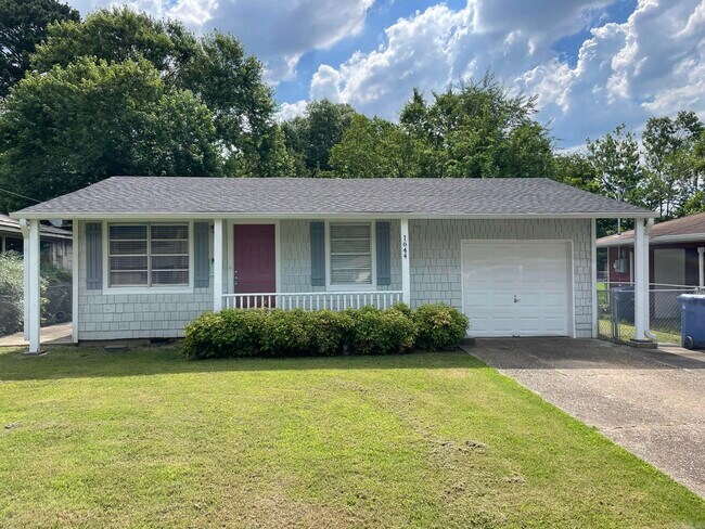 Photo - 1644 N Davis Dr House