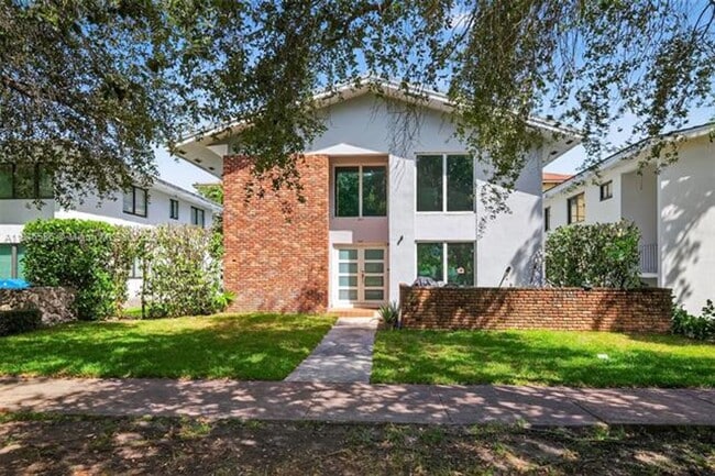 Photo - 539 Menendez Ave