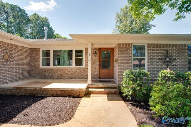Photo - 211 Wingate Ave SW