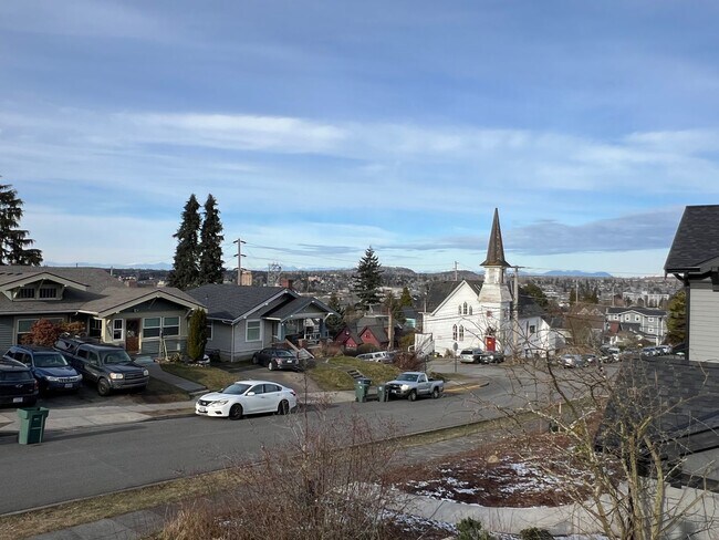 Photo - 4 bedroom 2 bath unit close to WWU and downtown Unidad C