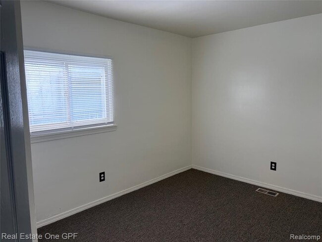 Photo - 14960 Alberta Ave