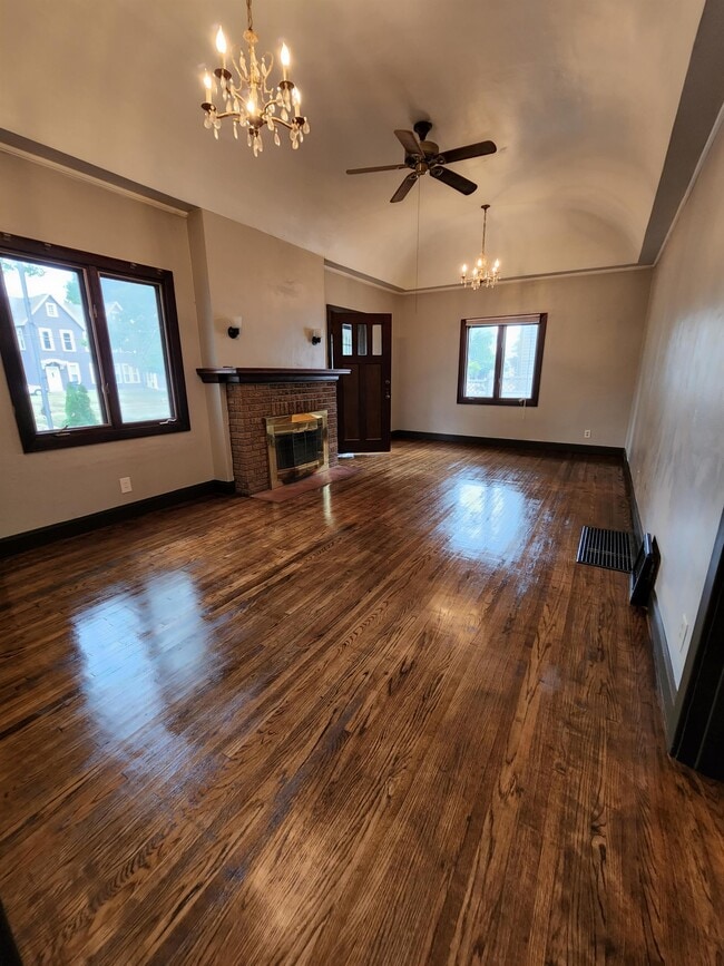 Photo - 1601 Division St