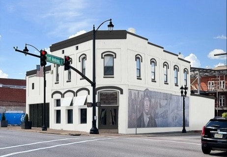 Building Photo - 161 E Main St Rental
