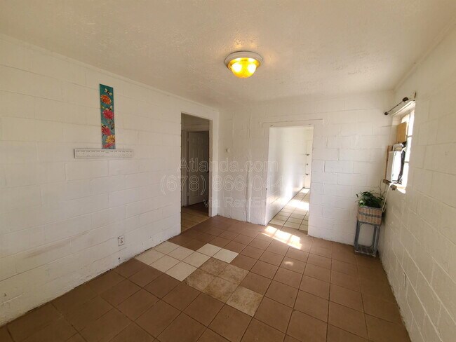 Photo - 1178 Garibaldi St SW