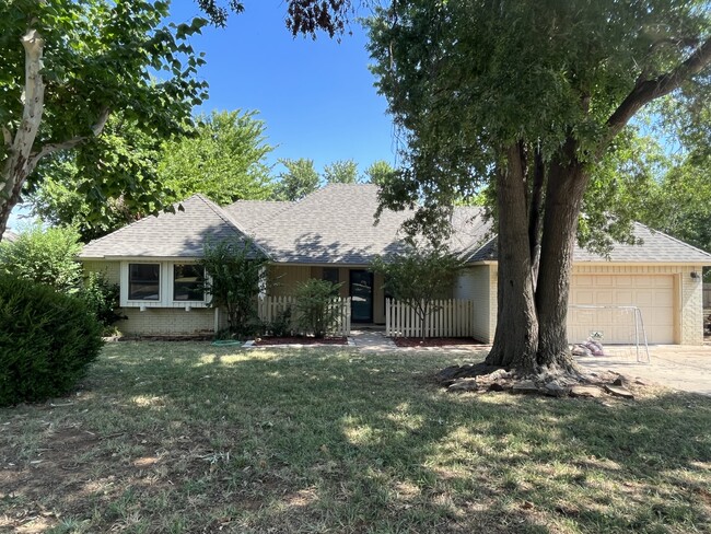 Photo - 1313 Brookhaven Dr House