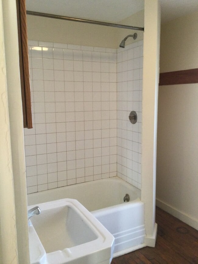 Building Photo - 17 Linden St