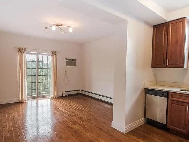 Building Photo - 25-25 Newtown Ave Unit 6D