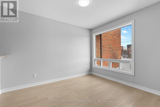 Photo - 2939 Fairlea Cres