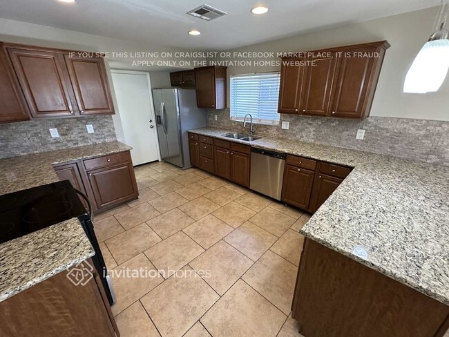 Photo - 1821 E La Donna Dr