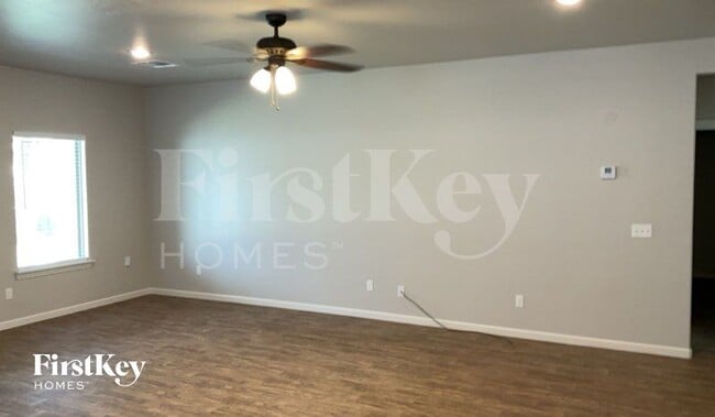 Photo - 16716 Doyle Dr