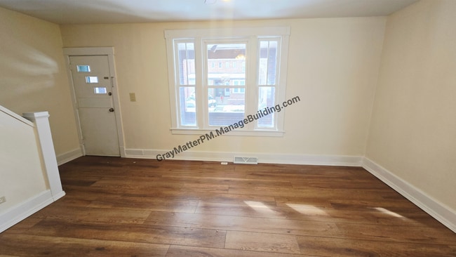 Photo - 861 Priestley Ave