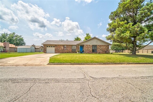 3 Bedroom 2 Bath Home In Shawnee - 3 Bedroom 2 Bath Home In Shawnee